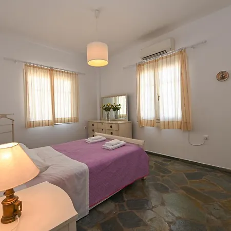 Apartment Sunny House In Agkali Bay *